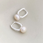 Load image into Gallery viewer, MINI PEARL ΑΣΗΜΕΝΙΑ ΣΚΟΥΛΑΡΙΚΙΑ ΜΕ ΜΑΡΓΑΡΙΤΑΡΙ BESCE0008