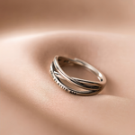 Load image into Gallery viewer, LETTER ΑΣΗΜΕΝΙΟ ΔΑΧΤΥΛΙΔΙ BESCR0016