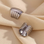 Load image into Gallery viewer, EAR CUFF ΑΤΣΑΛΙΝΑ ΣΚΟΥΛΑΡΙΚΙΑ BESCE0249