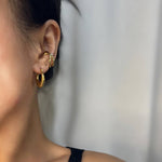 Load image into Gallery viewer, EAR CUFF PEARL ΣΚΟΥΛΑΡΙΚΙ ΟΡΕΙΧΑΛΚΟΥ BESCE0221