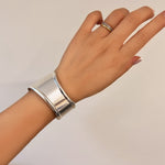 Load image into Gallery viewer, ΑΤΣΑΛΙΝΟ ΒΡΑΧΙΟΛΙ ΧΕΡΙΟΥ BESCH0300